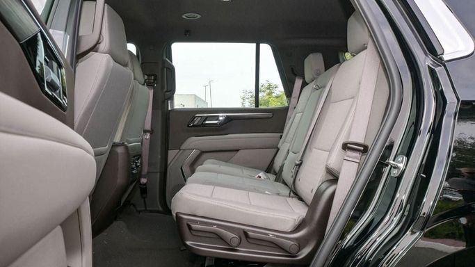 Новый Chevrolet Tahoe V Рестайлинг, 5.3 л, 2025 в Дубае от Laith Alobaidi Motors Черный цвет. GCC | AUTO.AE