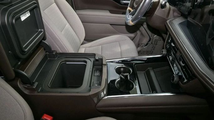 Новый Chevrolet Tahoe V Рестайлинг, 5.3 л, 2025 в Дубае от Laith Alobaidi Motors Черный цвет. GCC | AUTO.AE