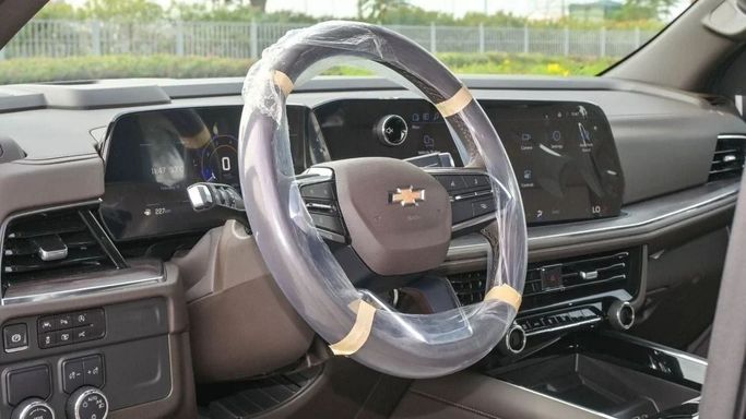 Новый Chevrolet Tahoe V Рестайлинг, 5.3 л, 2025 в Дубае от Laith Alobaidi Motors Черный цвет. GCC | AUTO.AE