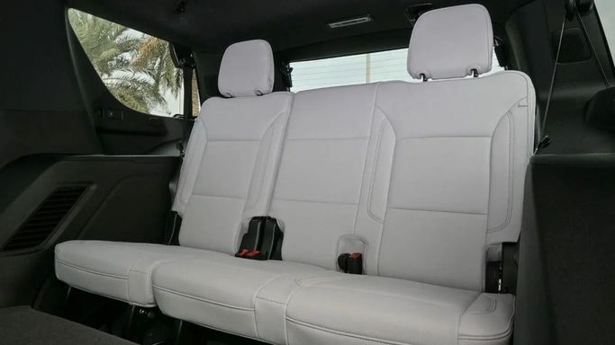 Новый Chevrolet Tahoe V Рестайлинг, 6.2 л, 2025 в Дубае от Laith Alobaidi Motors Черный цвет. GCC | AUTO.AE