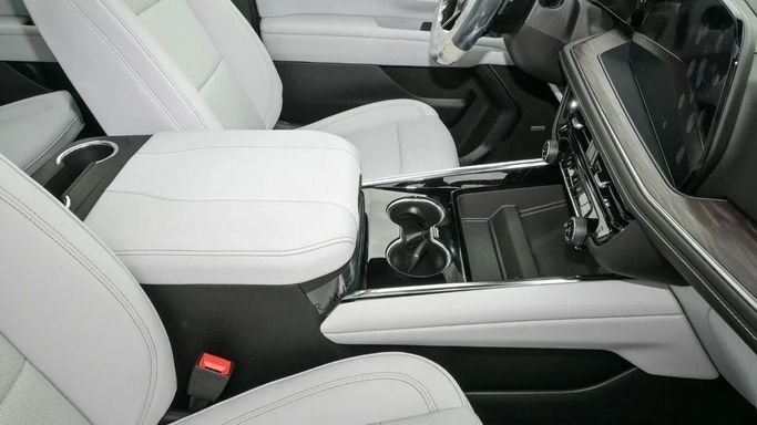 Новый Chevrolet Tahoe V Рестайлинг, 6.2 л, 2025 в Дубае от Laith Alobaidi Motors Черный цвет. GCC | AUTO.AE