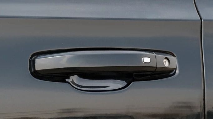 New Chevrolet Tahoe V Facelift, 5.3 l, 2025 in Dubai by Altass Motors, Black color. GCC Specs | AUTO.AE