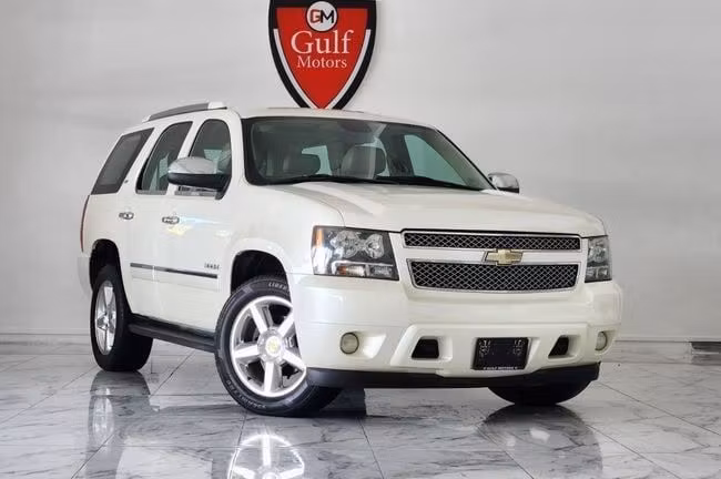 Used Chevrolet Tahoe III, 5.3 l, 2010 in Dubai by Gulf Motors, White color. GCC Specs | AUTO.AE