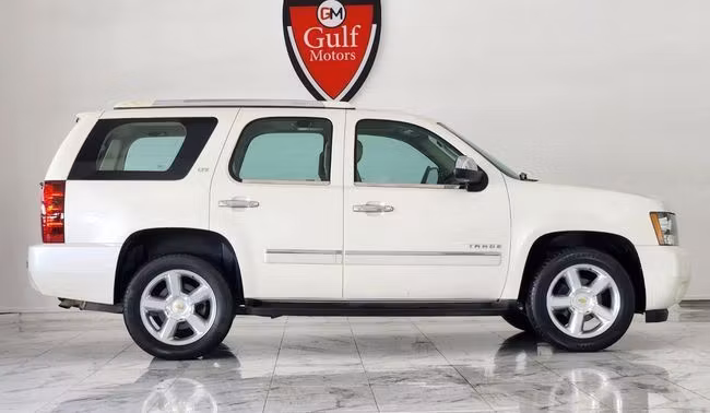Used Chevrolet Tahoe III, 5.3 l, 2010 in Dubai by Gulf Motors, White color. GCC Specs | AUTO.AE