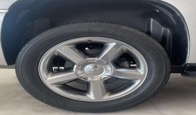 Used Chevrolet Tahoe IV, 5.3 l, 2014 in Dubai by Gulf Motors, Silver color. GCC Specs | AUTO.AE