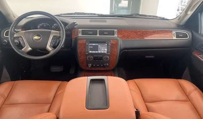 Used Chevrolet Tahoe IV, 5.3 l, 2014 in Dubai by Gulf Motors, Silver color. GCC Specs | AUTO.AE