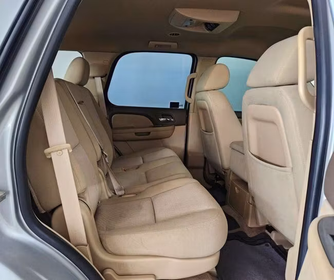 Подержанный Chevrolet Tahoe III, 5.3 л, 2011 в Дубае от Gulf Motors Серебристый цвет. GCC | AUTO.AE