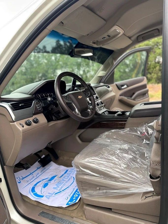 Подержанный Chevrolet Tahoe IV, 5.3 л, 2015 в Дубае от Abdo Al Muthanna Used Cars Белый цвет. GCC | AUTO.AE