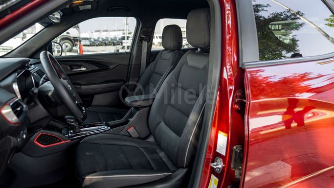 Used Chevrolet TrailBlazer III Facelift, 1.3 l, 2023 in Dubai by Milele, Red color. Other | AUTO.AE