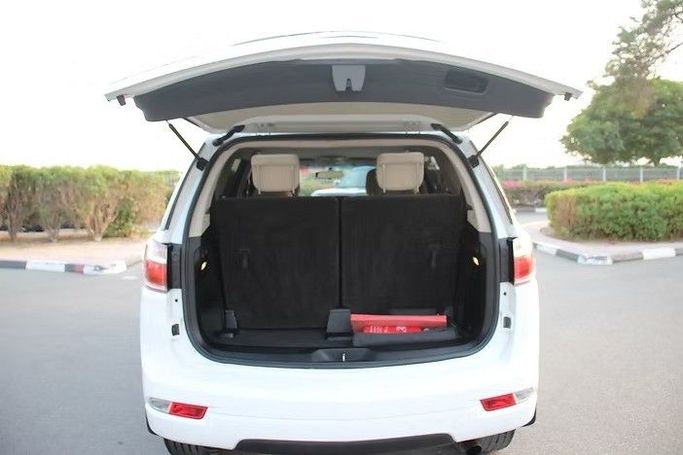 Used Chevrolet TrailBlazer II Facelift, 3.6 l, 2020 in Dubai by SZS Auto Planet, White color. GCC Specs | AUTO.AE