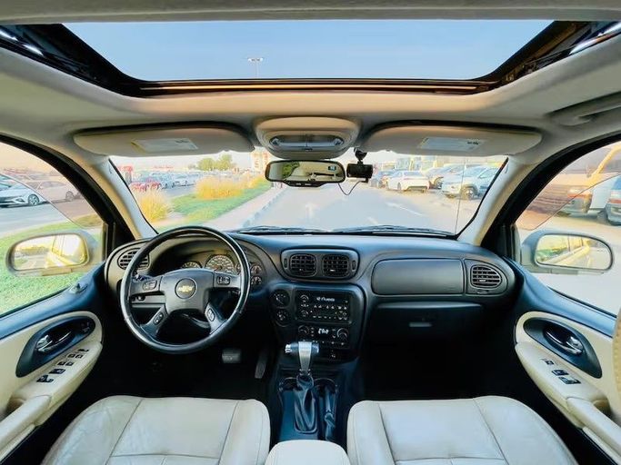 Used Chevrolet TrailBlazer I Facelift, 4.2 l, 2006 in Dubai by Al Abbas Motors, Golden color. Japanese Specs | AUTO.AE