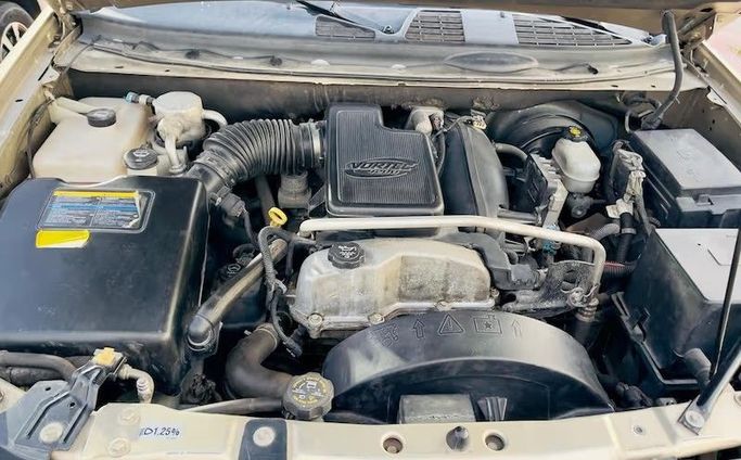 Used Chevrolet TrailBlazer I Facelift, 4.2 l, 2006 in Dubai by Al Abbas Motors, Golden color. Japanese Specs | AUTO.AE