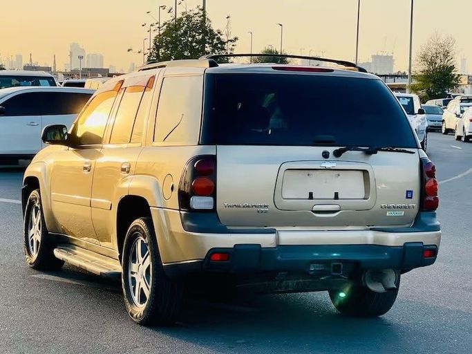Used Chevrolet TrailBlazer I Facelift, 4.2 l, 2006 in Dubai by Al Abbas Motors, Golden color. Japanese Specs | AUTO.AE