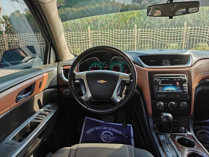 Used Chevrolet Traverse Single Exhaust I Facelift, 3.6 l, 2017 in Dubai, Red color.  | AUTO.AE