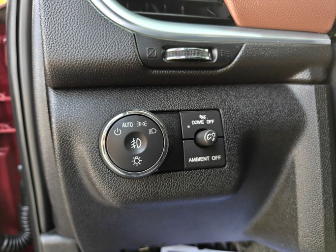 Used Chevrolet Traverse Single Exhaust I Facelift, 3.6 l, 2017 in Dubai, Red color.  | AUTO.AE