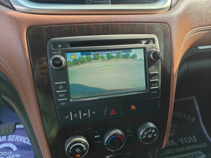 Used Chevrolet Traverse Single Exhaust I Facelift, 3.6 l, 2017 in Dubai, Red color.  | AUTO.AE