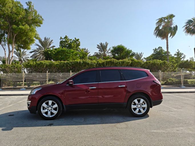 Used Chevrolet Traverse Single Exhaust I Facelift, 3.6 l, 2017 in Dubai, Red color.  | AUTO.AE
