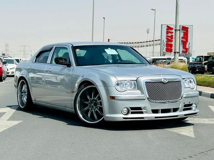 Подержанный Chrysler 300C I, 3.5 л, 2007 в Дубае от Mirza Automobile FZE Серебристый цвет. Японская | AUTO.AE