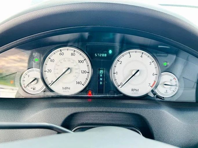 Подержанный Chrysler 300C I, 3.5 л, 2007 в Дубае от Mirza Automobile FZE Серебристый цвет. Японская | AUTO.AE