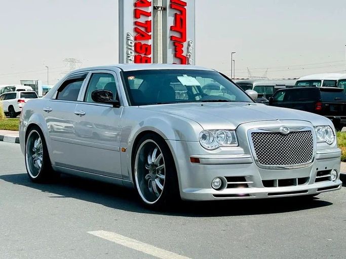 Подержанный Chrysler 300C I, 3.5 л, 2007 в Дубае от Mirza Automobile FZE Серебристый цвет. Японская | AUTO.AE
