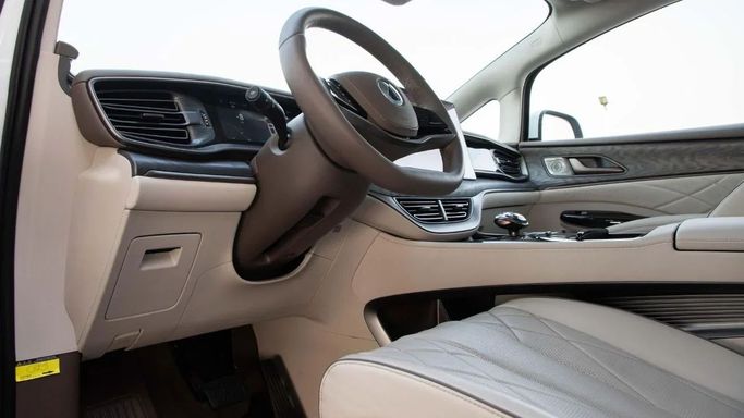 Новый Denza D9, 1.5 л, 2023 в Дубае от Dresden Motors Белый цвет. Китайская | AUTO.AE