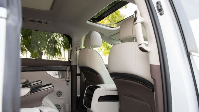 Новый Denza D9, 1.5 л, 2023 в Дубае от Dresden Motors Белый цвет. Китайская | AUTO.AE