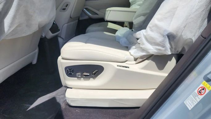 Новый Denza N9, 2.0 л, 2025 в Дубае от Alwan Global Cars Серебристый цвет. Other | AUTO.AE