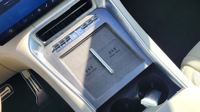 Новый Denza N9, 2.0 л, 2025 в Дубае от Alwan Global Cars Зеленый цвет. Other | AUTO.AE