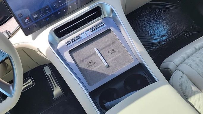 New Denza N9, 2.0 l, 2025 in Dubai by Alwan Global Cars, Black color. Other | AUTO.AE