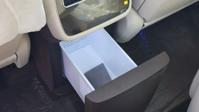 New Denza N9, 2.0 l, 2025 in Dubai by Alwan Global Cars, Silver color. Other | AUTO.AE