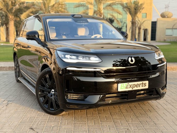 Новый Denza N9, 2.0 л, 2025 в Дубае от EvExperts Черный цвет. Китайская | AUTO.AE