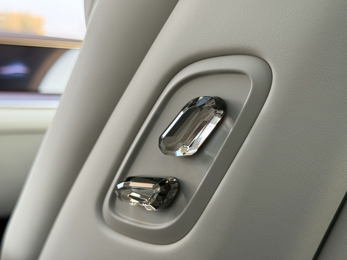 Новый Denza N9, 2.0 л, 2025 в Дубае от EvExperts Черный цвет. Китайская | AUTO.AE