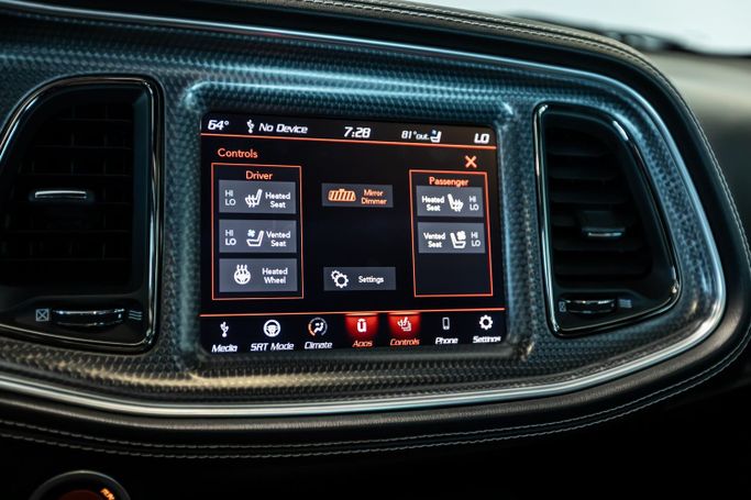 Подержанный Dodge Challenger Hellcat III Рестайлинг 2, 6.2 л, 2023 в Дубае от C7 Motors Красный цвет.  | AUTO.AE