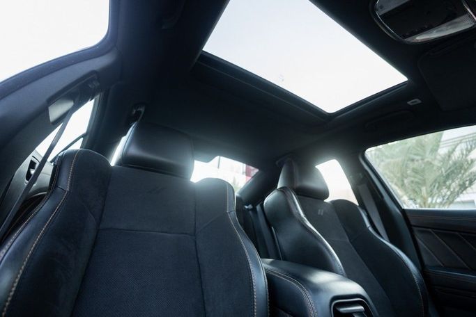 Подержанный Dodge Challenger SXT III Рестайлинг 2, 3.6 л, 2022 в Дубае от Linda Cars Серебристый цвет. GCC | AUTO.AE