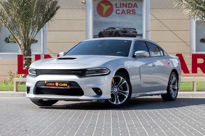Подержанный Dodge Challenger SXT III Рестайлинг 2, 3.6 л, 2021 в Дубае от Linda Cars Серебристый цвет. GCC | AUTO.AE