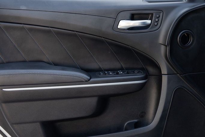 Подержанный Dodge Challenger SXT III Рестайлинг 2, 3.6 л, 2021 в Дубае от Linda Cars Серебристый цвет. GCC | AUTO.AE