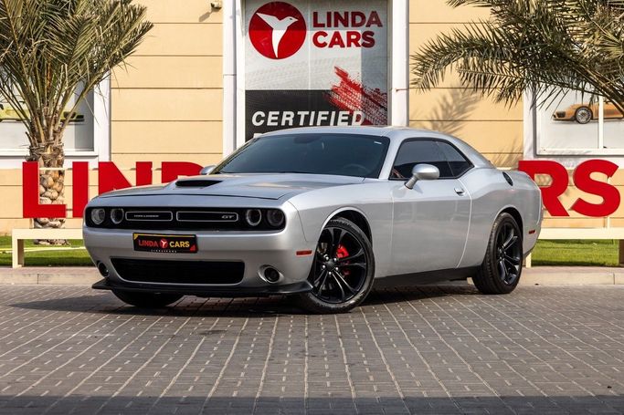 Подержанный Dodge Challenger SXT III Рестайлинг 2, 3.6 л, 2020 в Дубае от Linda Cars Серебристый цвет. GCC | AUTO.AE