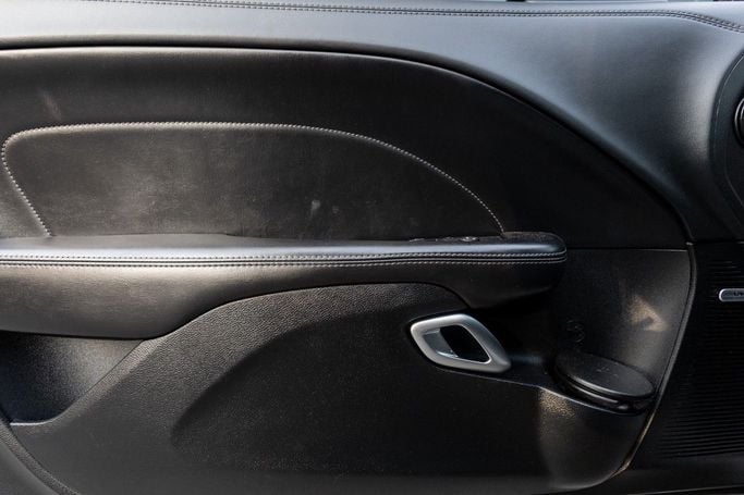 Подержанный Dodge Challenger SXT III Рестайлинг 2, 3.6 л, 2020 в Дубае от Linda Cars Серебристый цвет. GCC | AUTO.AE