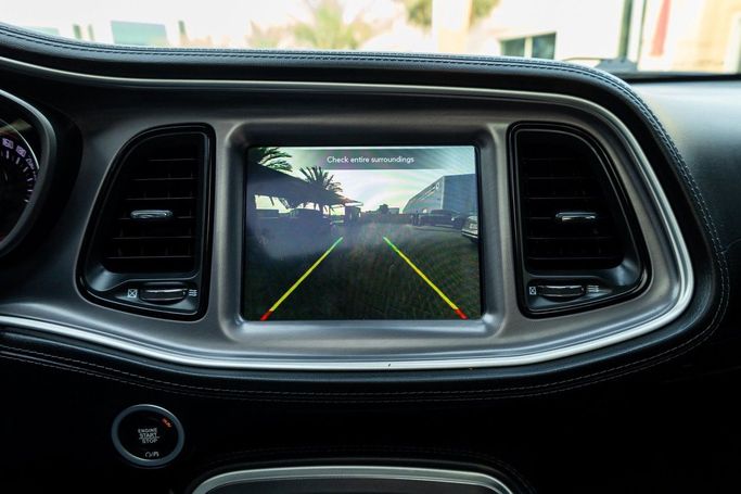 Подержанный Dodge Challenger SXT III Рестайлинг 2, 3.6 л, 2020 в Дубае от Linda Cars Серебристый цвет. GCC | AUTO.AE