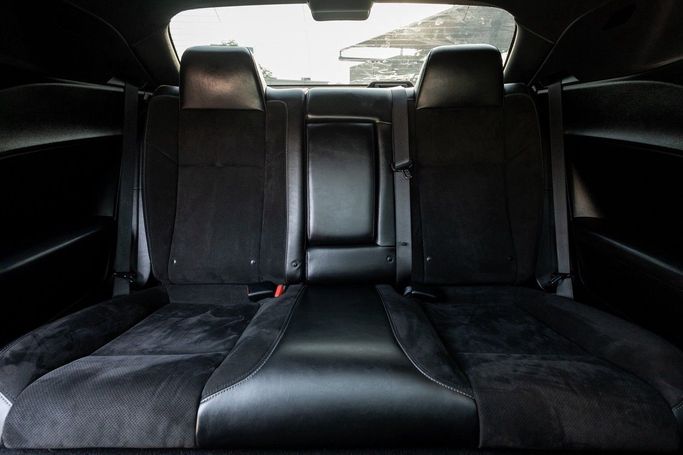 Подержанный Dodge Challenger SXT III Рестайлинг 2, 3.6 л, 2020 в Дубае от Linda Cars Серебристый цвет. GCC | AUTO.AE