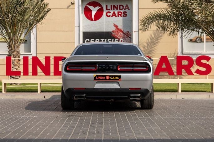 Подержанный Dodge Challenger SXT III Рестайлинг 2, 3.6 л, 2020 в Дубае от Linda Cars Серебристый цвет. GCC | AUTO.AE