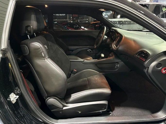 Подержанный Dodge Challenger SRT III Рестайлинг 2, 6.4 л, 2023 в Дубае от Top Line Motors Черный цвет. GCC | AUTO.AE