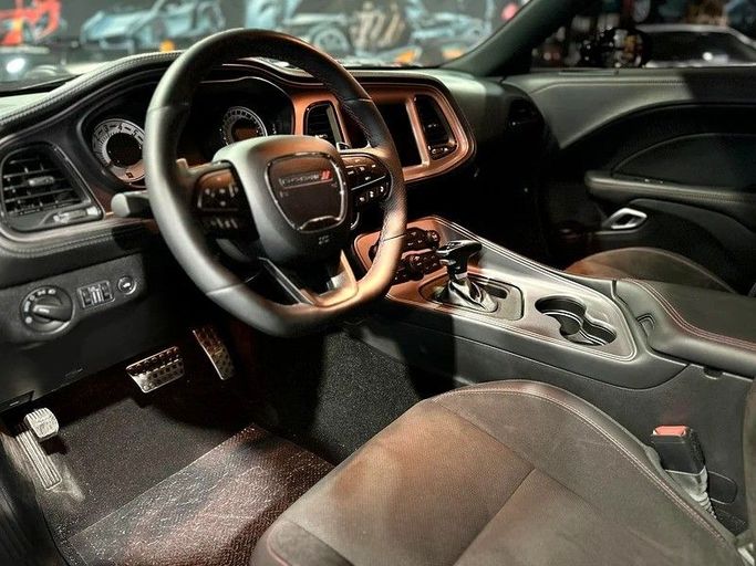 Подержанный Dodge Challenger SRT III Рестайлинг 2, 6.4 л, 2023 в Дубае от Top Line Motors Черный цвет. GCC | AUTO.AE