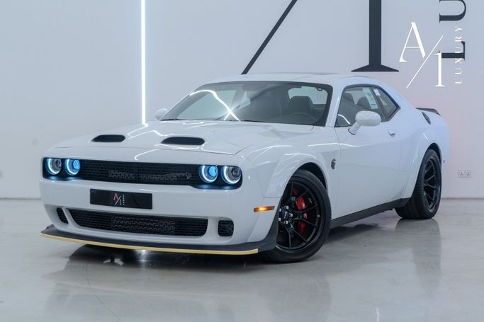 Подержанный Dodge Challenger Hellcat Widebody III Рестайлинг 2, 6.2 л, 2022 в Дубае от A1 Luxury Motors Белый цвет. GCC | AUTO.AE