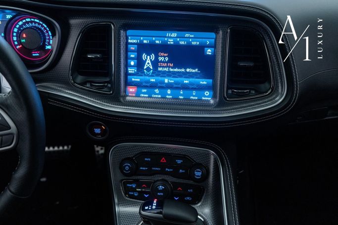 Подержанный Dodge Challenger Hellcat Widebody III Рестайлинг 2, 6.2 л, 2022 в Дубае от A1 Luxury Motors Белый цвет. GCC | AUTO.AE