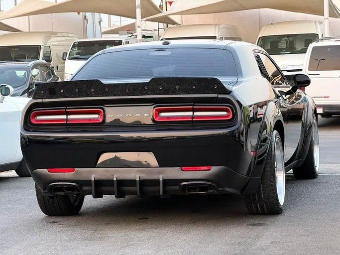 Подержанный Dodge Challenger SXT III Рестайлинг 2, 3.6 л, 2019 в Дубае от Al Qemah Used Cars Черный цвет. Американская | AUTO.AE