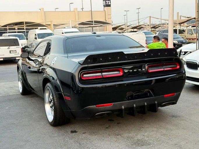 Подержанный Dodge Challenger SXT III Рестайлинг 2, 3.6 л, 2019 в Дубае от Al Qemah Used Cars Черный цвет. Американская | AUTO.AE