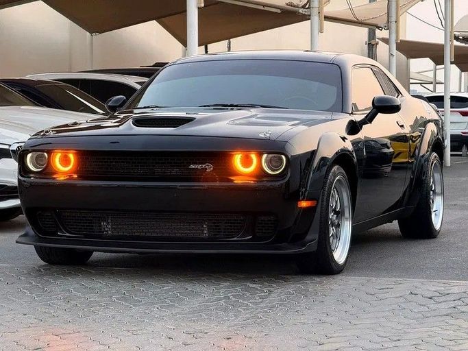 Подержанный Dodge Challenger SXT III Рестайлинг 2, 3.6 л, 2019 в Дубае от Al Qemah Used Cars Черный цвет. Американская | AUTO.AE