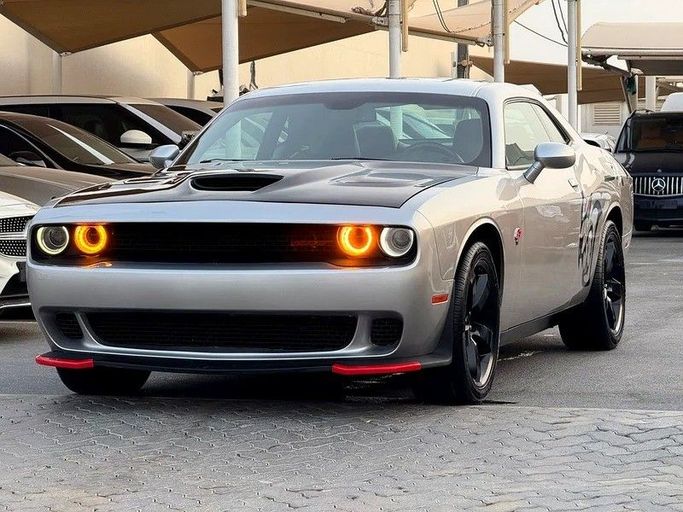 Подержанный Dodge Challenger SRT III Рестайлинг 2, 6.4 л, 2017 в Дубае от Al Qemah Used Cars Серебристый цвет. Американская | AUTO.AE