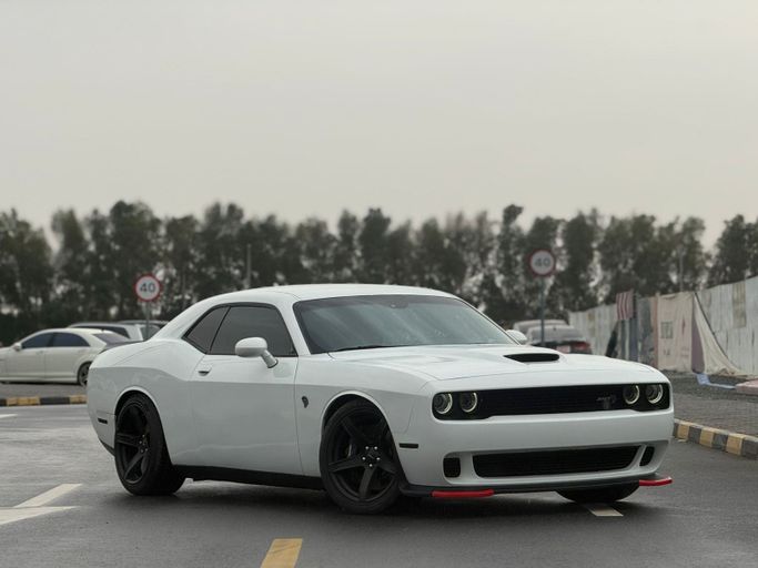 مستعملة Dodge Challenger Hellcat ثالثاً فيس ليفت 2, 6.2 l, 2018 في في دبي من Prestige Motos (SHJ)، اللون أبيض.  | AUTO.AE | إعلان #264482